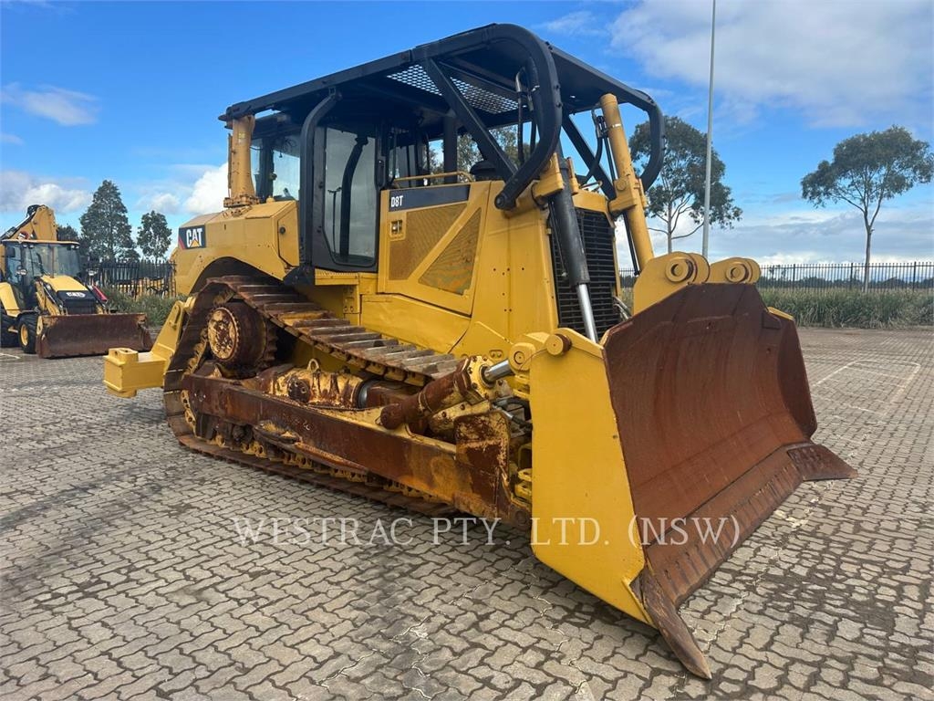 CAT D8T image 2