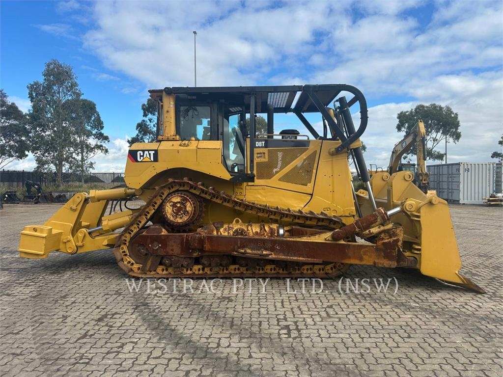 CAT D8T image 3