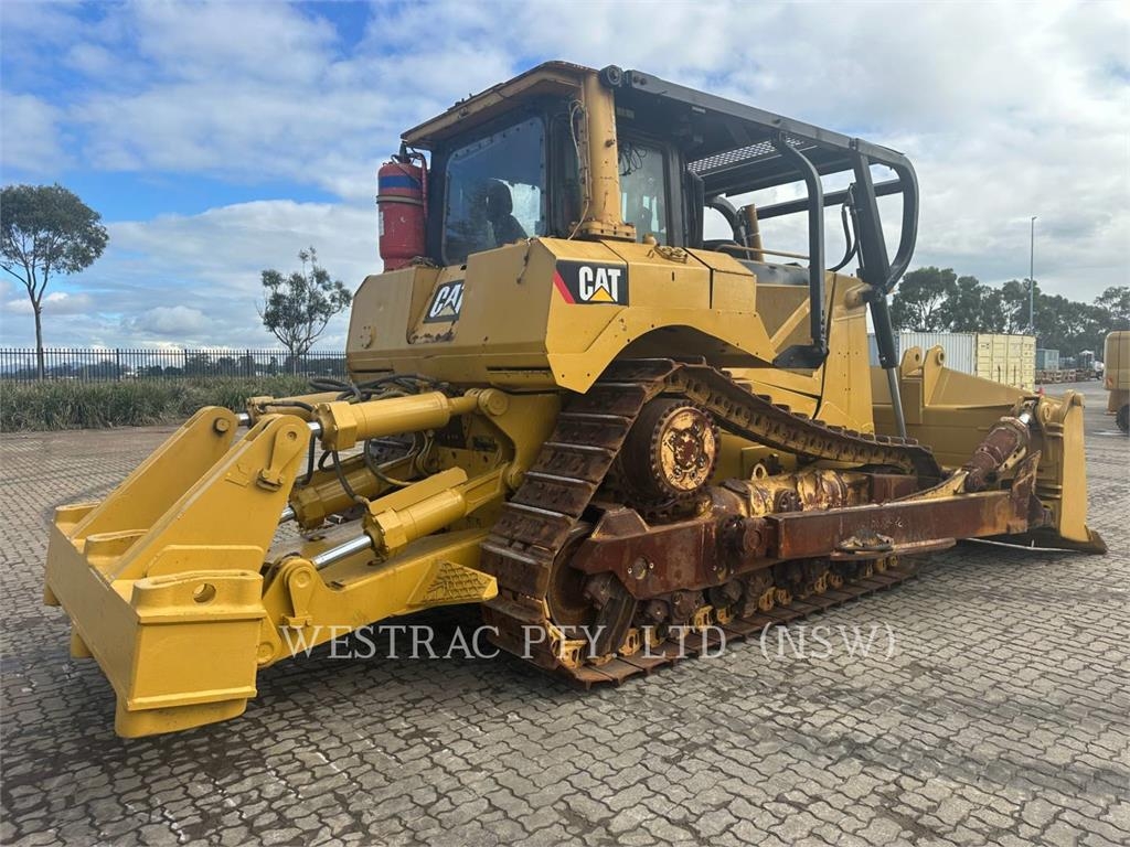 CAT D8T image 4