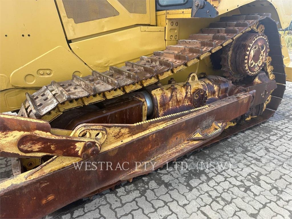 CAT D8T image 9