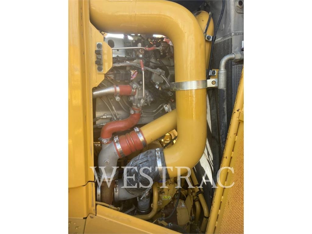 CAT D9T image 9