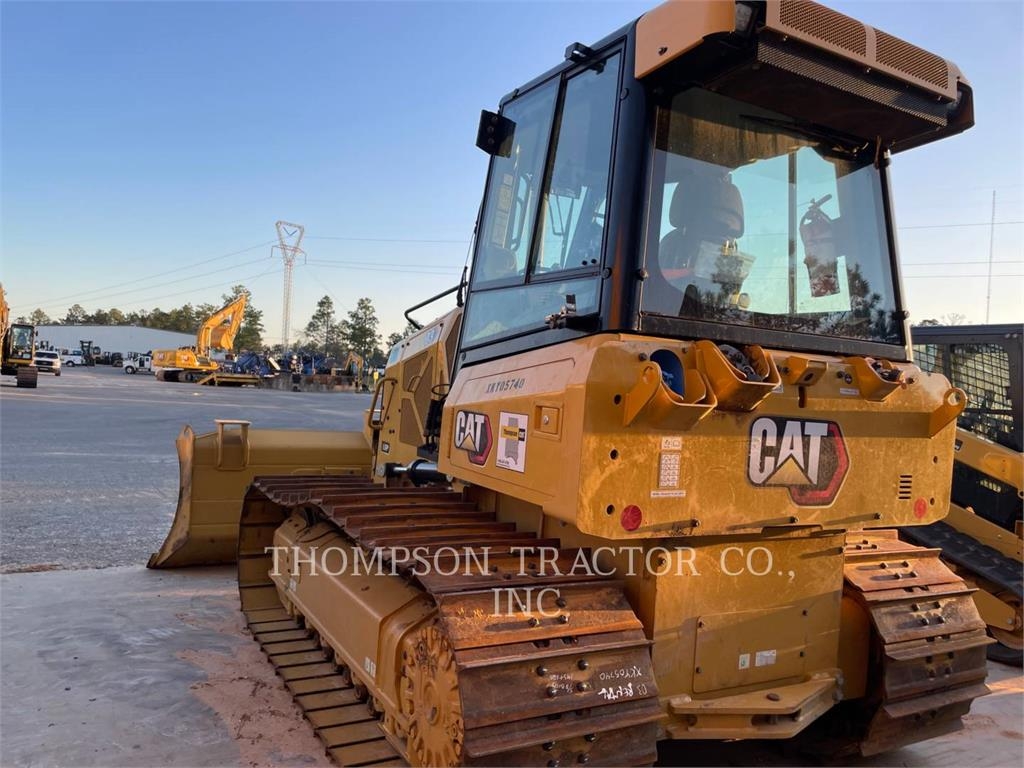 CAT D3 - ブルドーザー - 建設 - CATERPILLAR WORLDWIDE