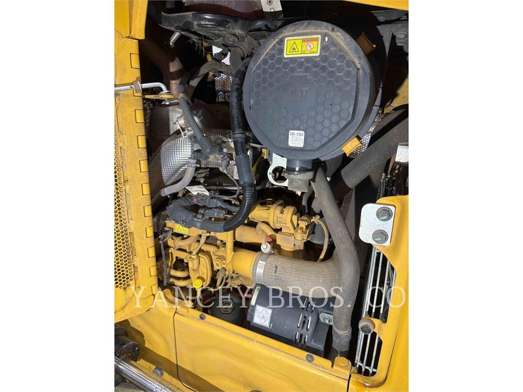 CAT D3 - ブルドーザー - 建設 - CATERPILLAR WORLDWIDE