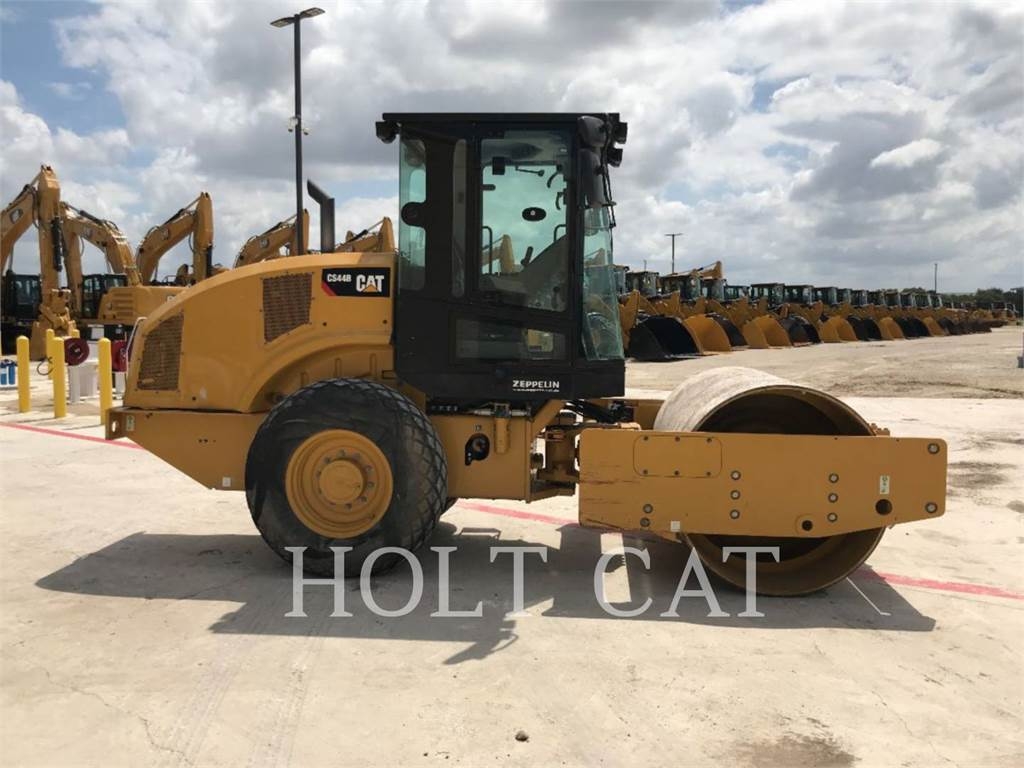 Caterpillar CS44B CAB Single drum rollers Construction