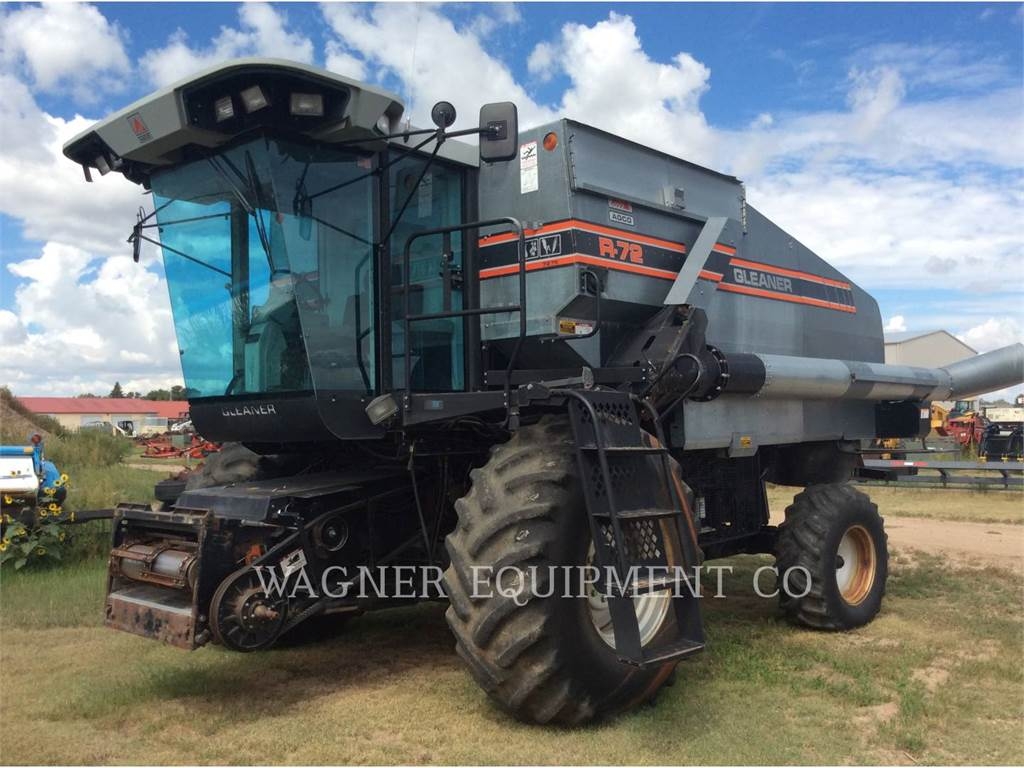 Gleaner R72 combines Agriculture CATERPILLAR WORLDWIDE