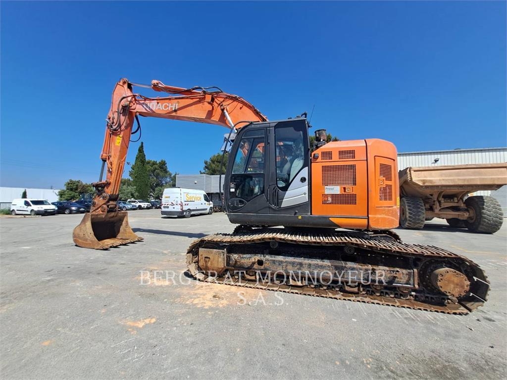 Hitachi ZX225 - 履带挖掘机- 建筑设备- CATERPILLAR WORLDWIDE