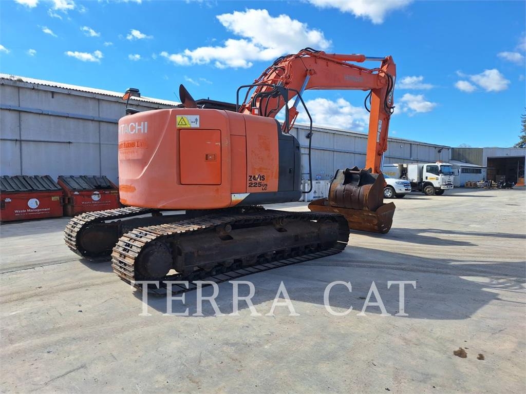 Hitachi ZX225-5 - 履带挖掘机- 建筑设备- CATERPILLAR WORLDWIDE