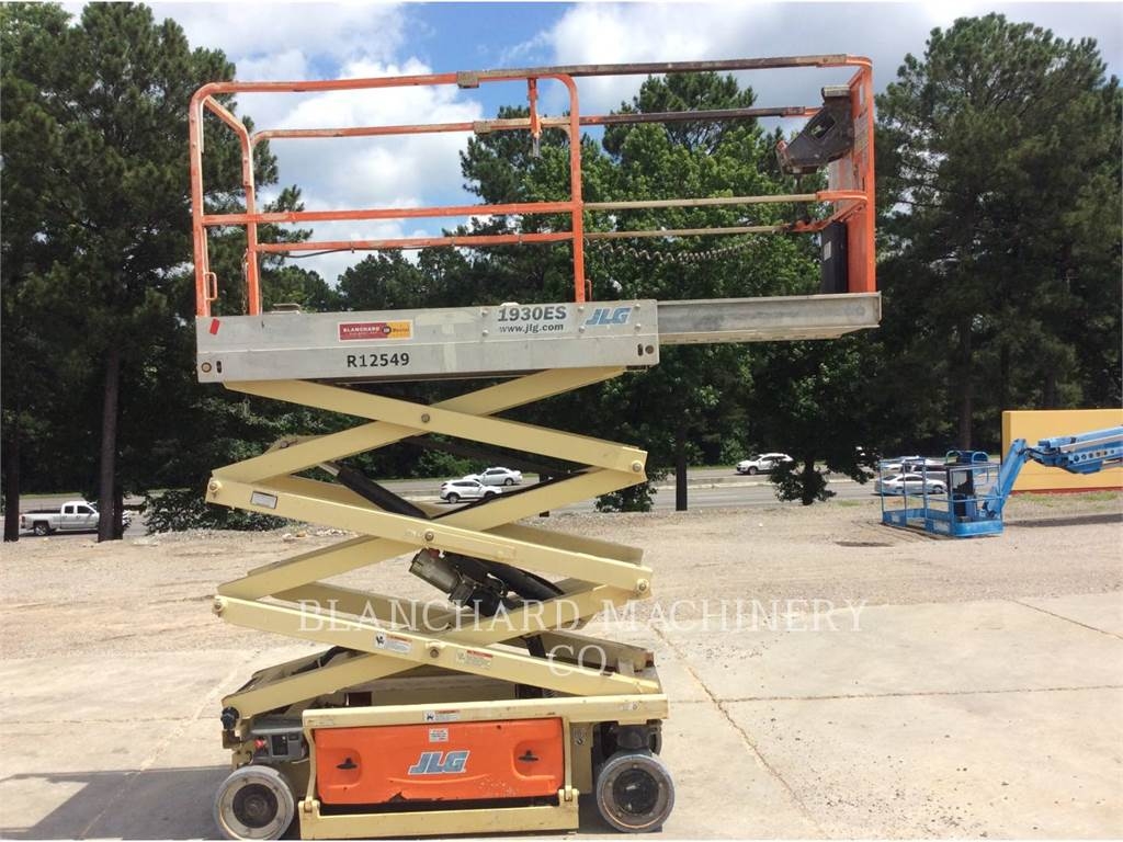 JLG 1930ES lift scissor Construction CATERPILLAR WORLDWIDE