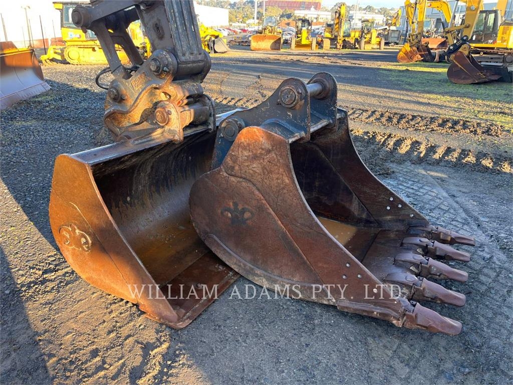 John Deere & CO. E210LC image 7