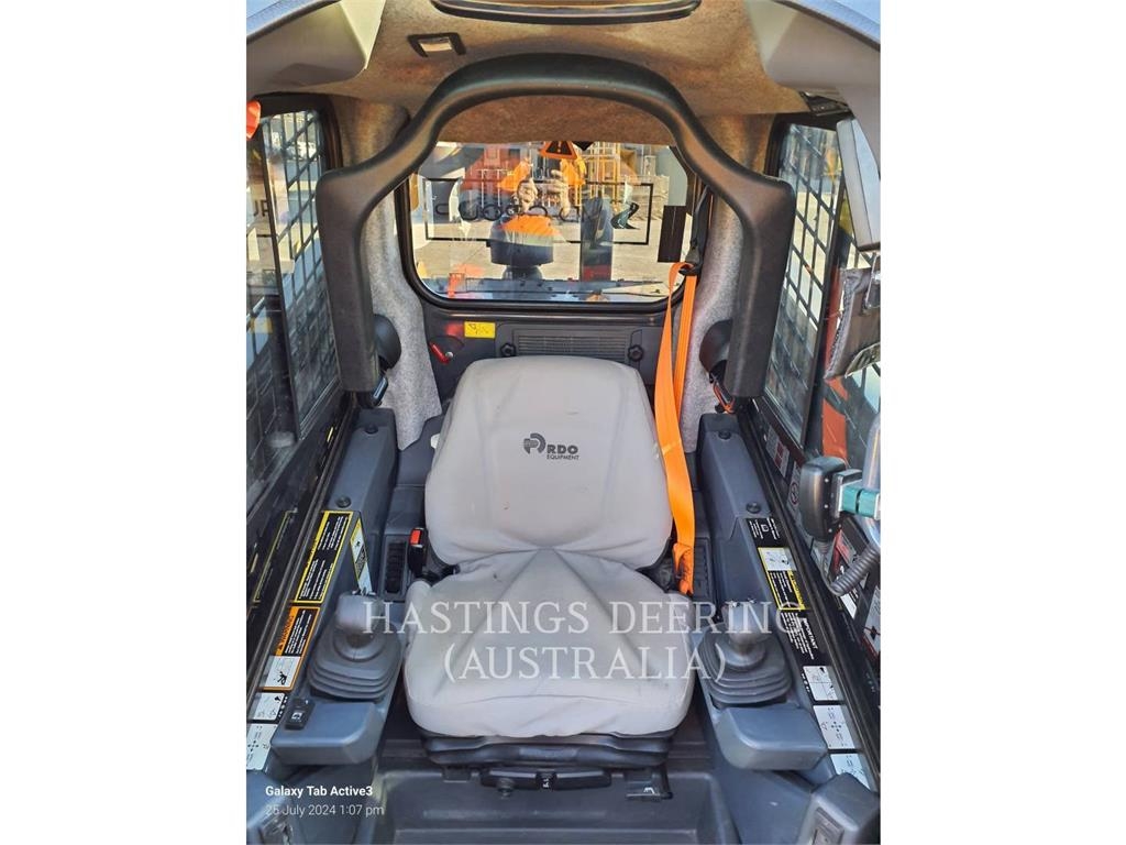 John Deere 331G image 10