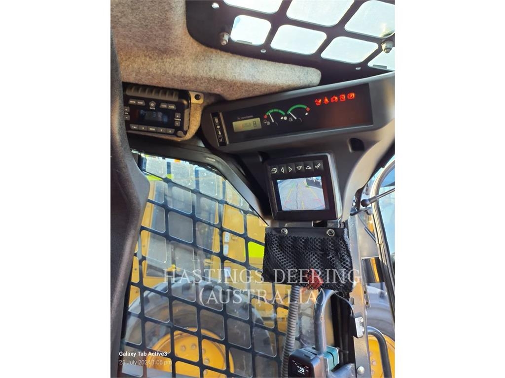 John Deere 331G image 9