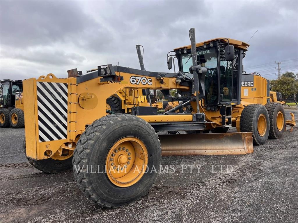John Deere & CO. 670G image 2