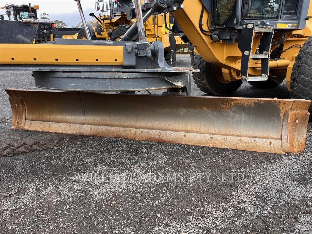 John Deere & CO. 670G image 8