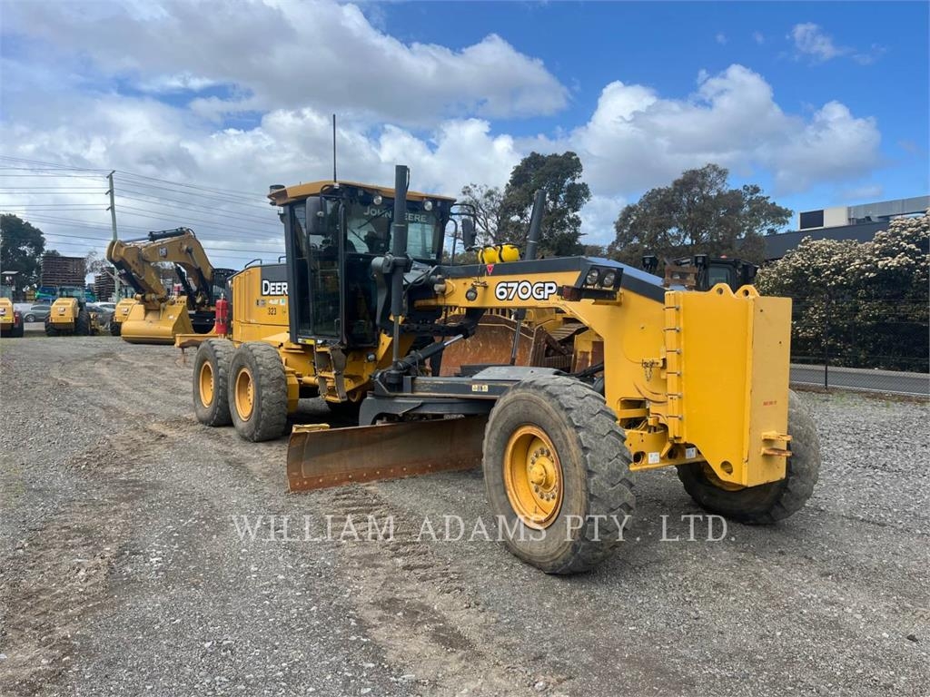 John Deere & CO. 670GP image 2