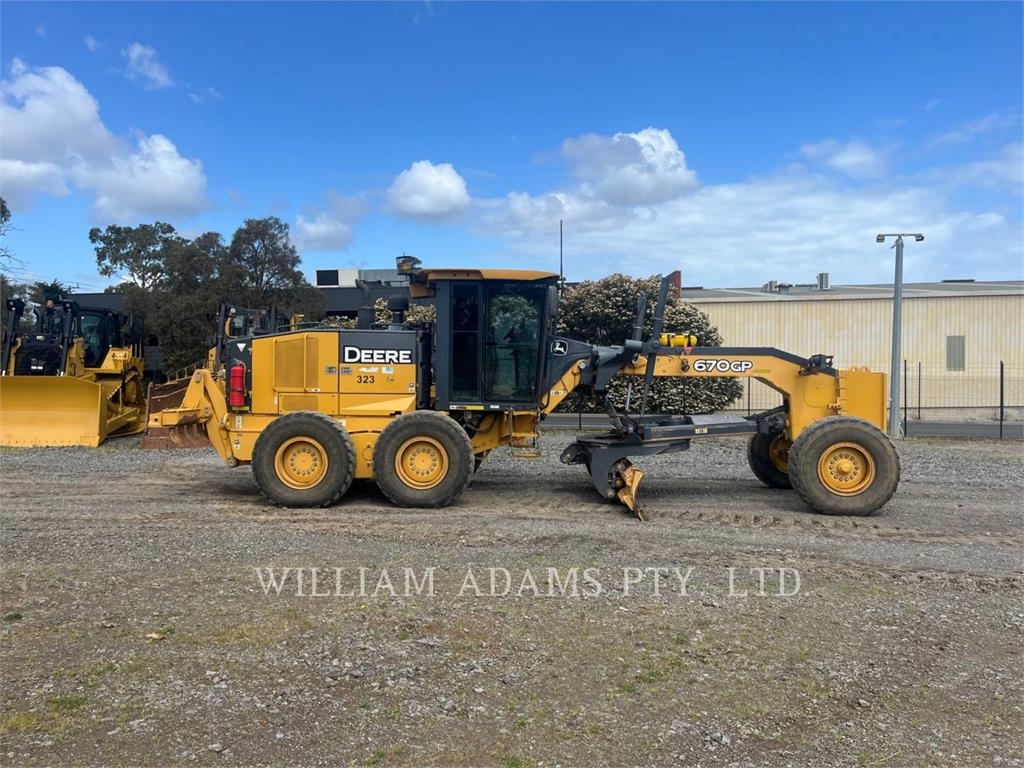 John Deere & CO. 670GP image 8