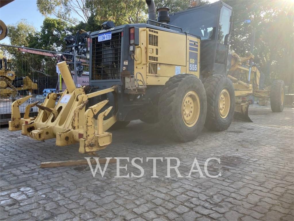 Komatsu GD555-5 image 4