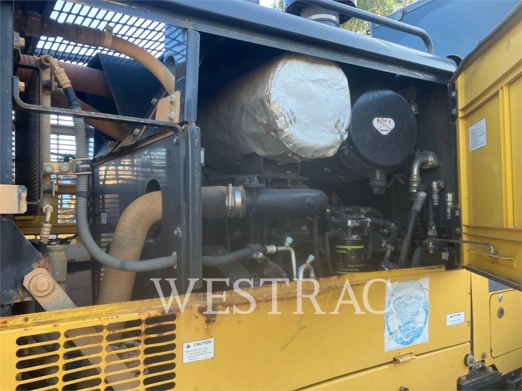 Komatsu GD555-5 image 7