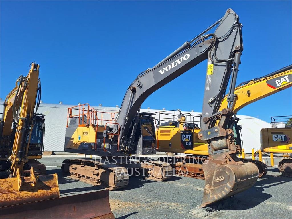 Volvo EC250EL image 2
