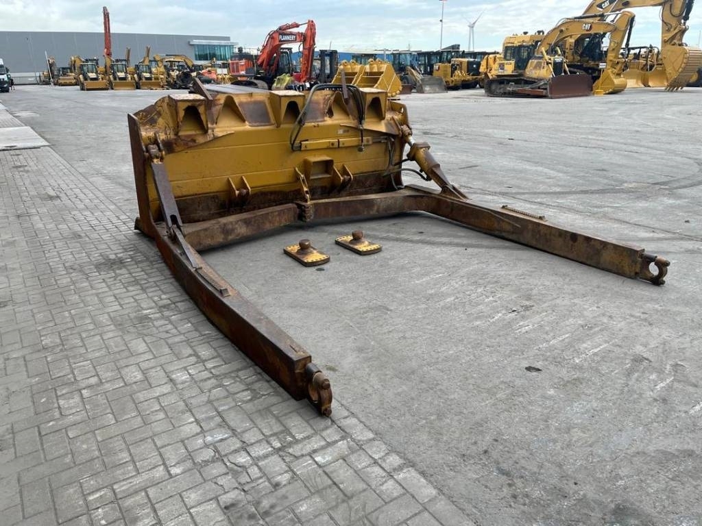 CAT D 6 XL Blade + Pusharms