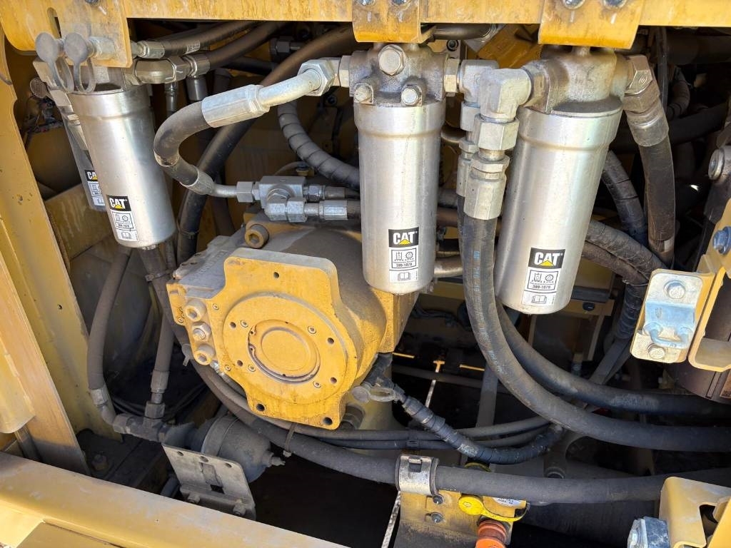 CAT 374 (On Transport)