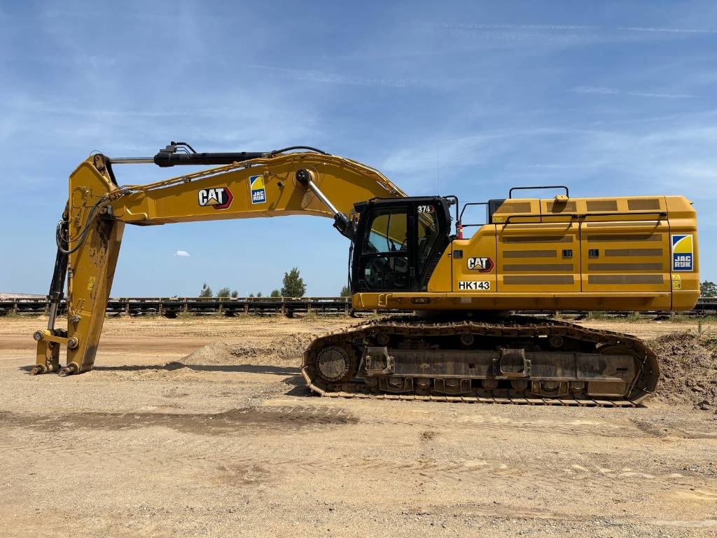 CAT 374 (On Transport)