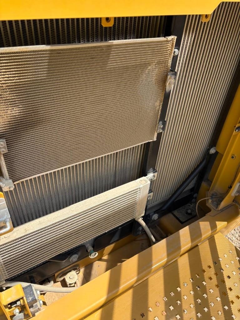 CAT 374 (On Transport)