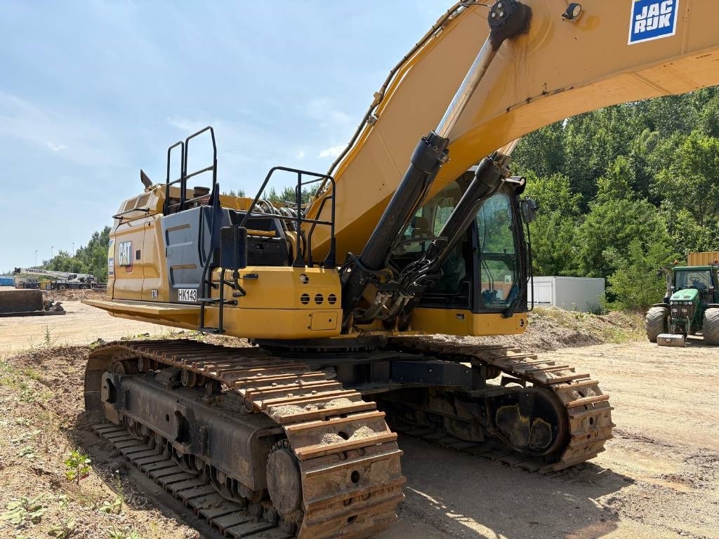 CAT 374 (On Transport)