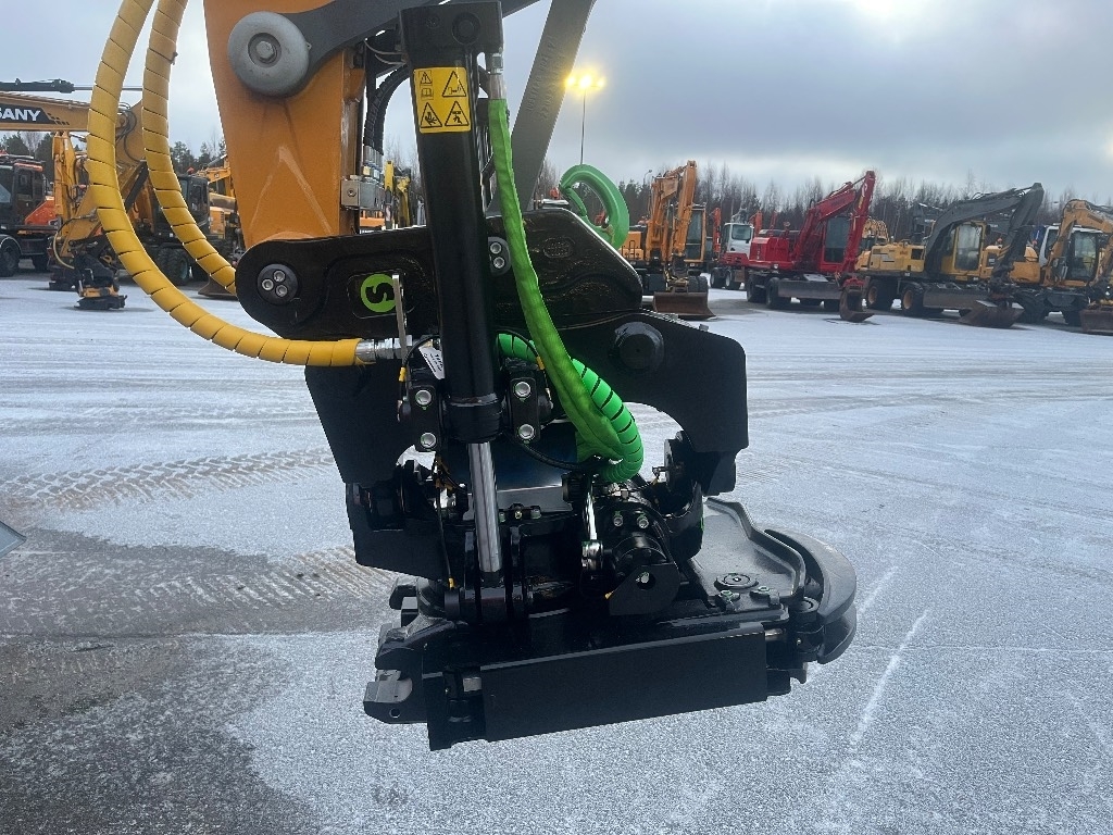 liebherr-913-compact-myyty-sol,45e7e725