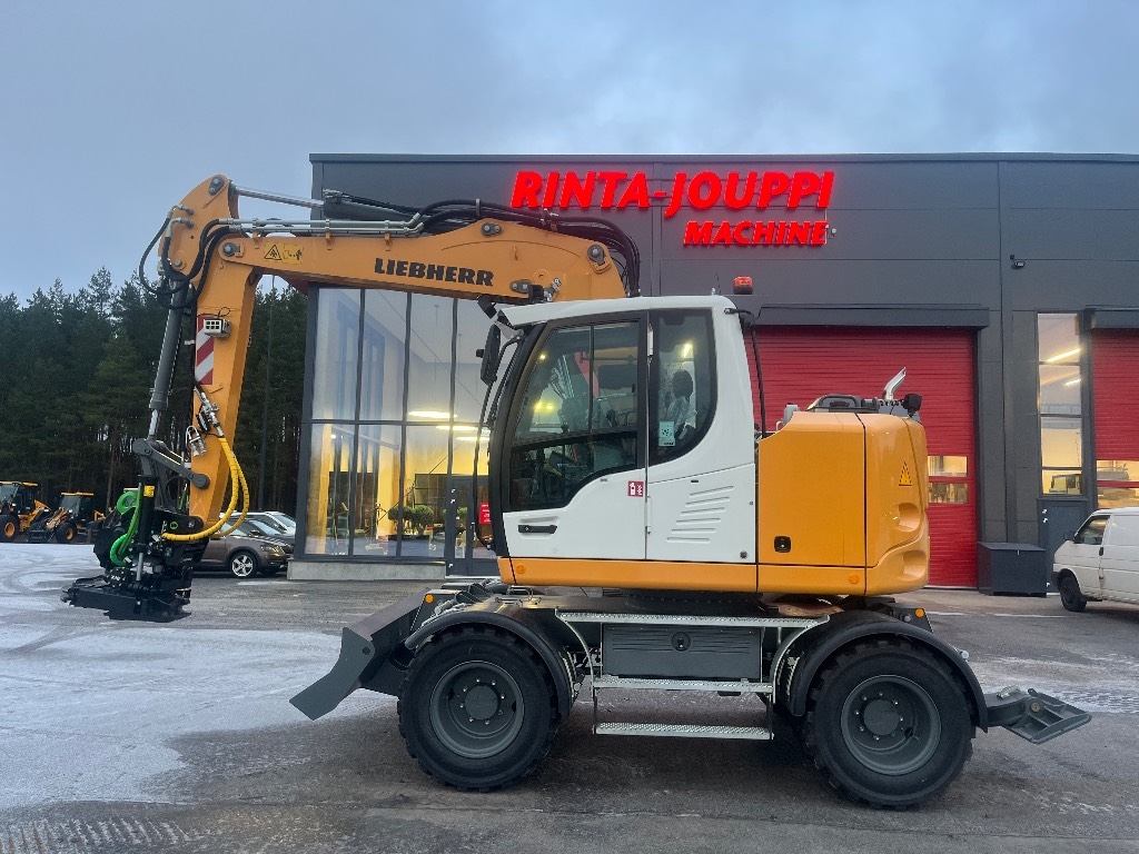 liebherr-913-compact-myyty-sol,7580b8c7