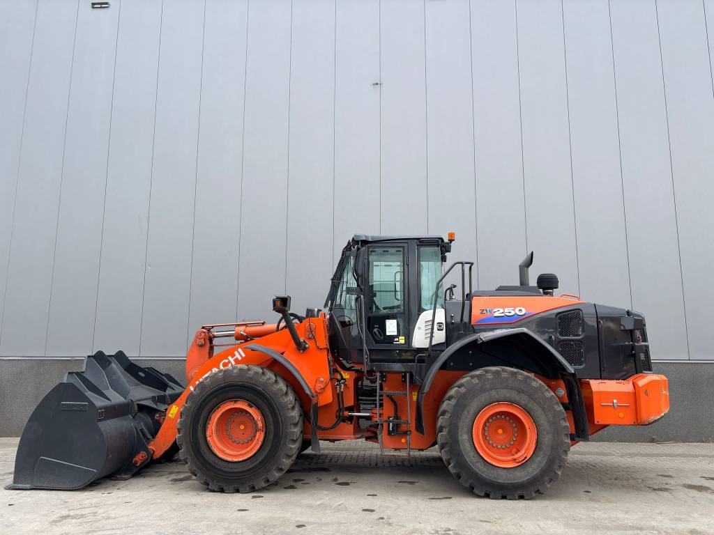 Hitachi ZW 250-6