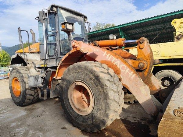 Hitachi ZW 220