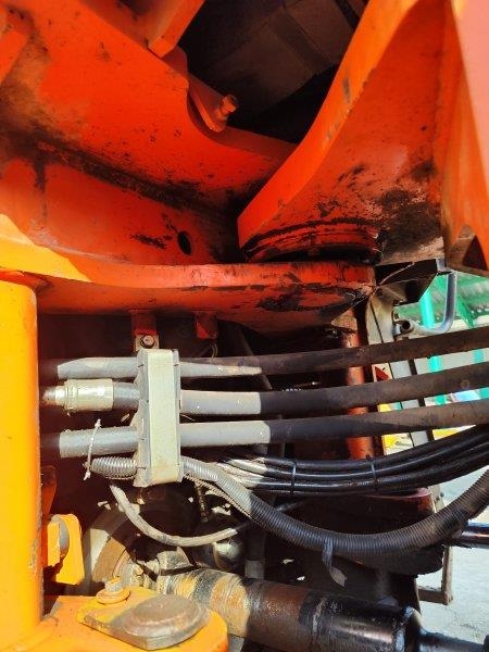 Hitachi ZW 220