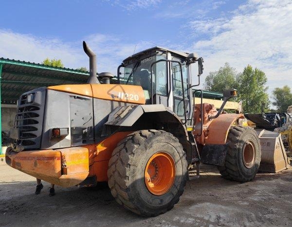 Hitachi ZW 220