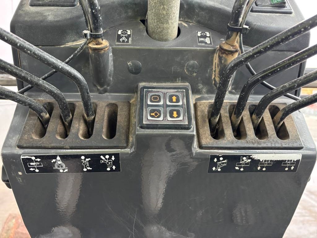 New Holland F 106.6 A