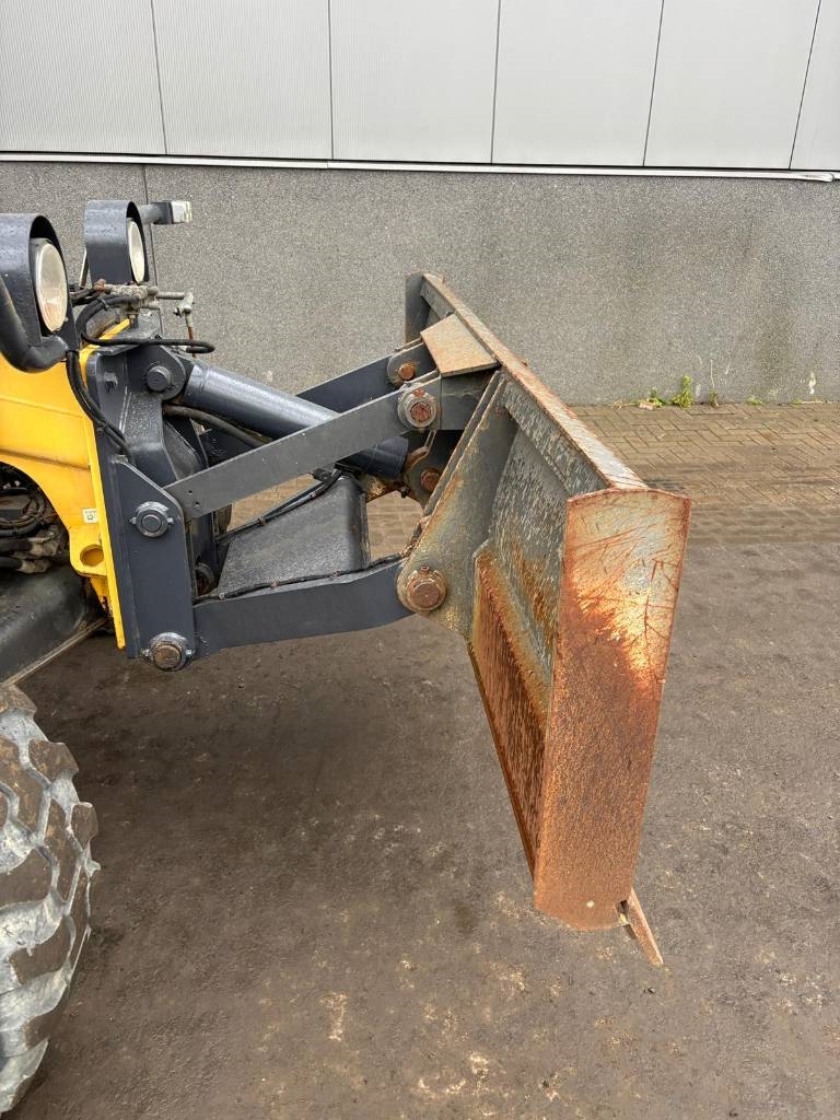 New Holland F 106.6 A