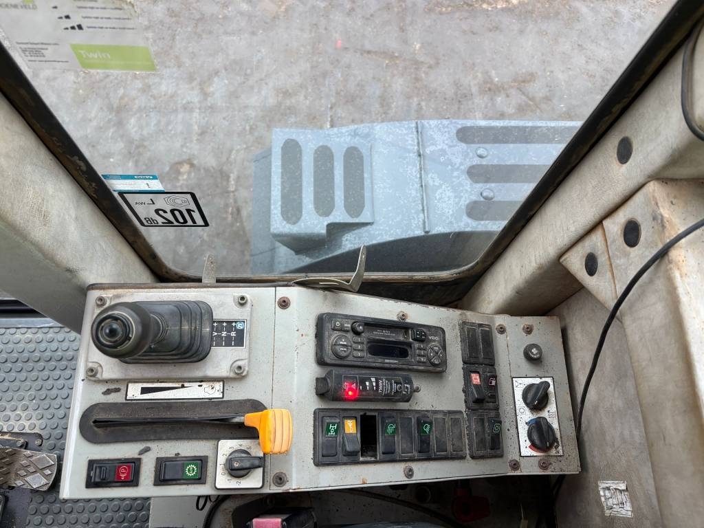 New Holland F 106.6 A