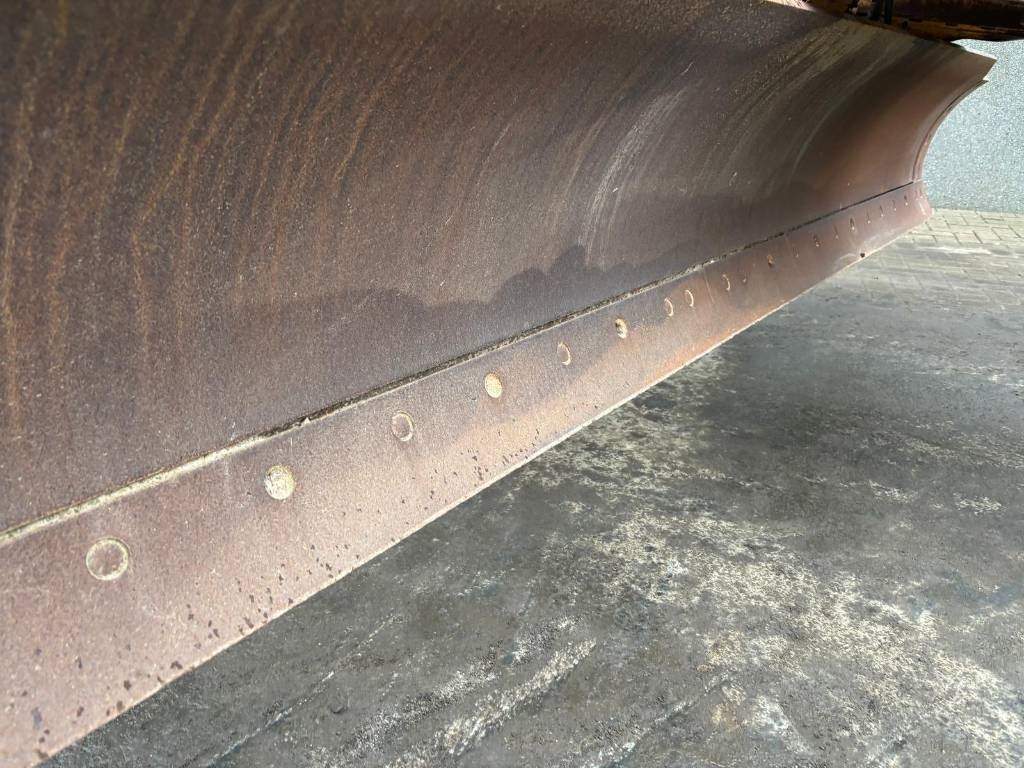 New Holland F 106.6 A