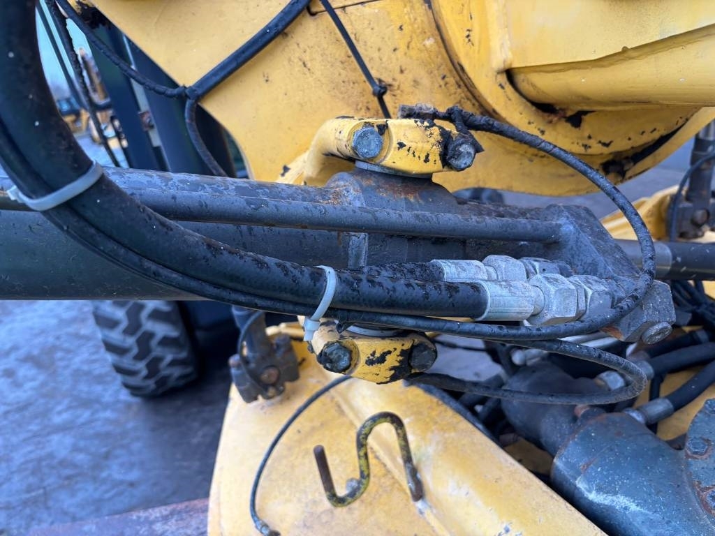 New Holland F 106.6 A