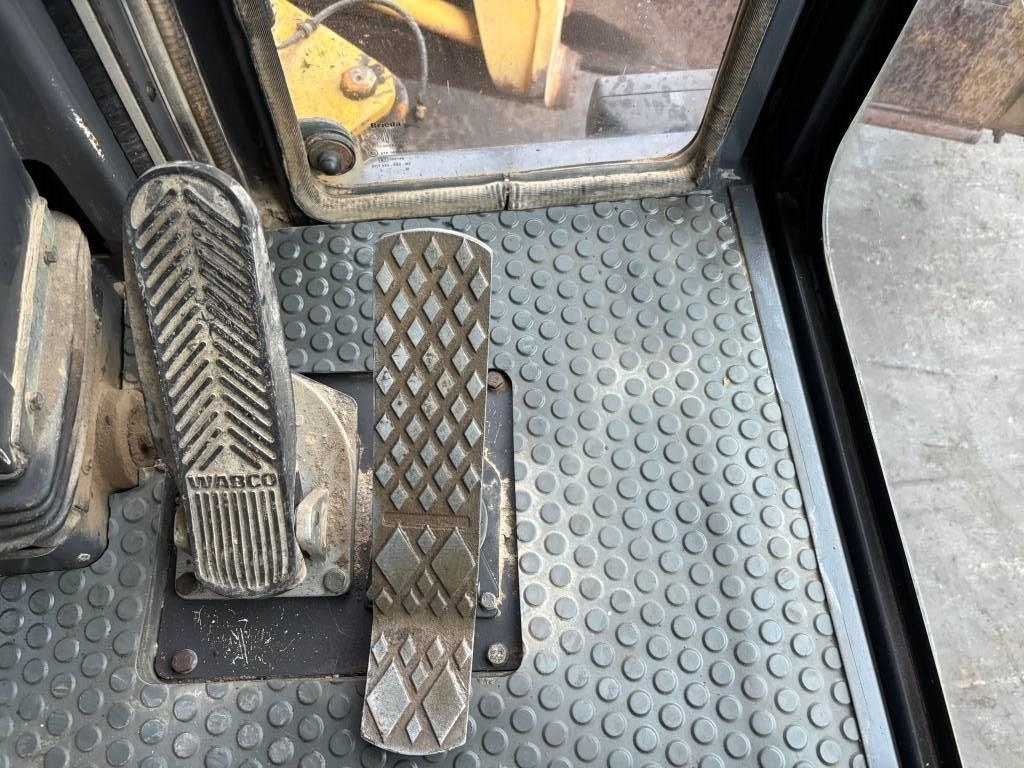 New Holland F 106.6 A