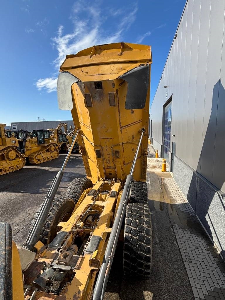 CAT 730 C2 (Tailgate)