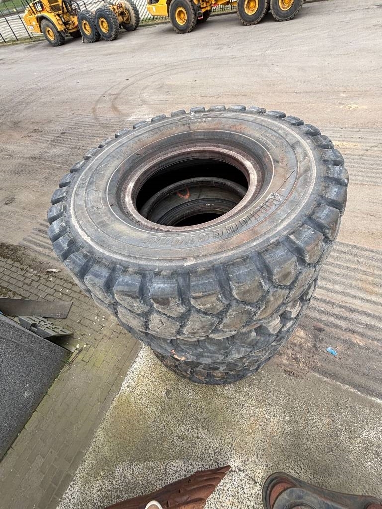Bridgestone 24.00R35 (4pcs)