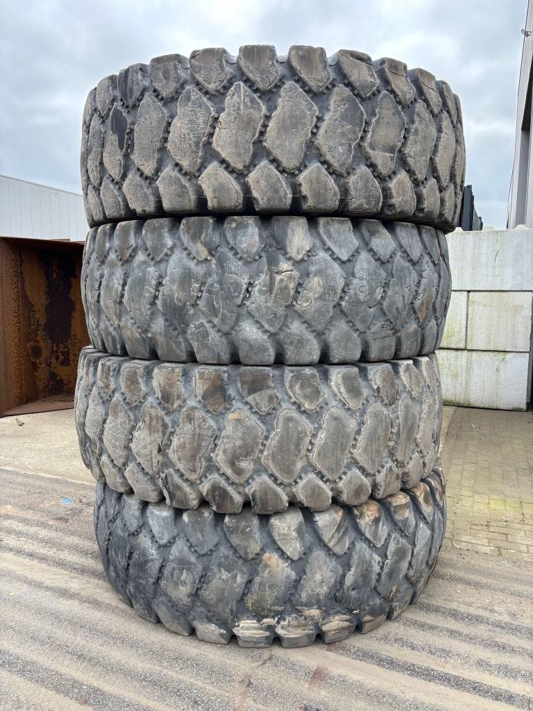 Bridgestone 24.00R35 (4pcs)
