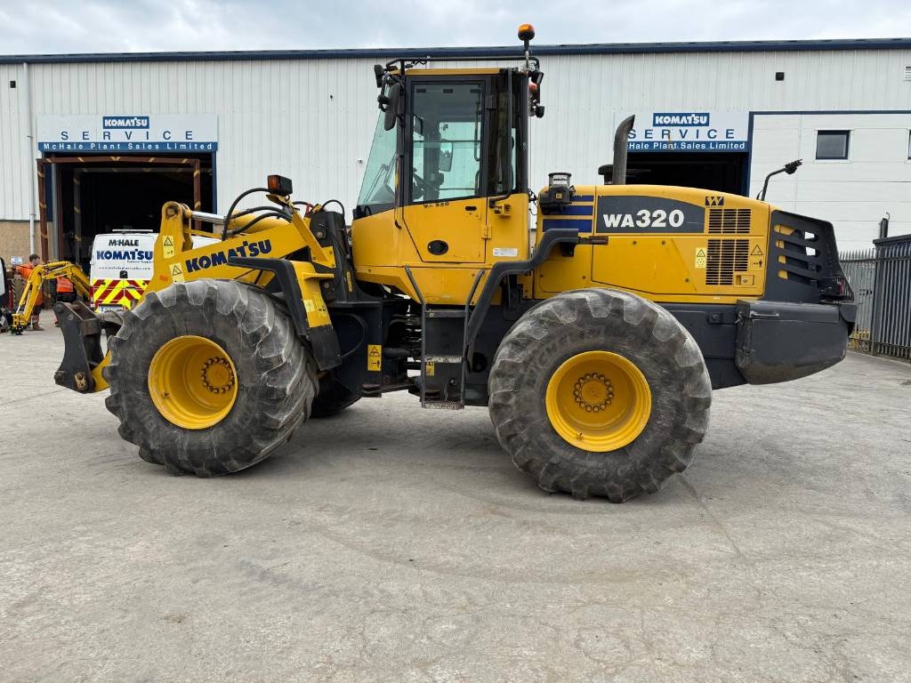 Komatsu WA320-5