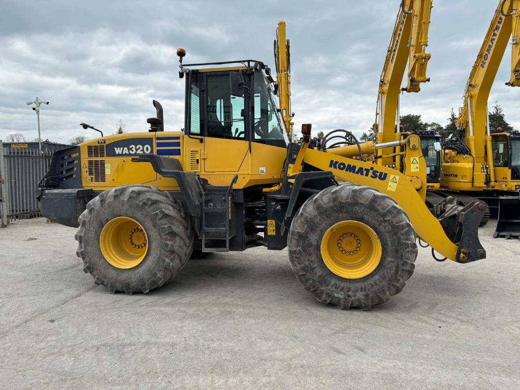 Komatsu WA320-5