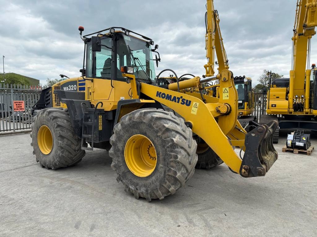 Komatsu WA320-5