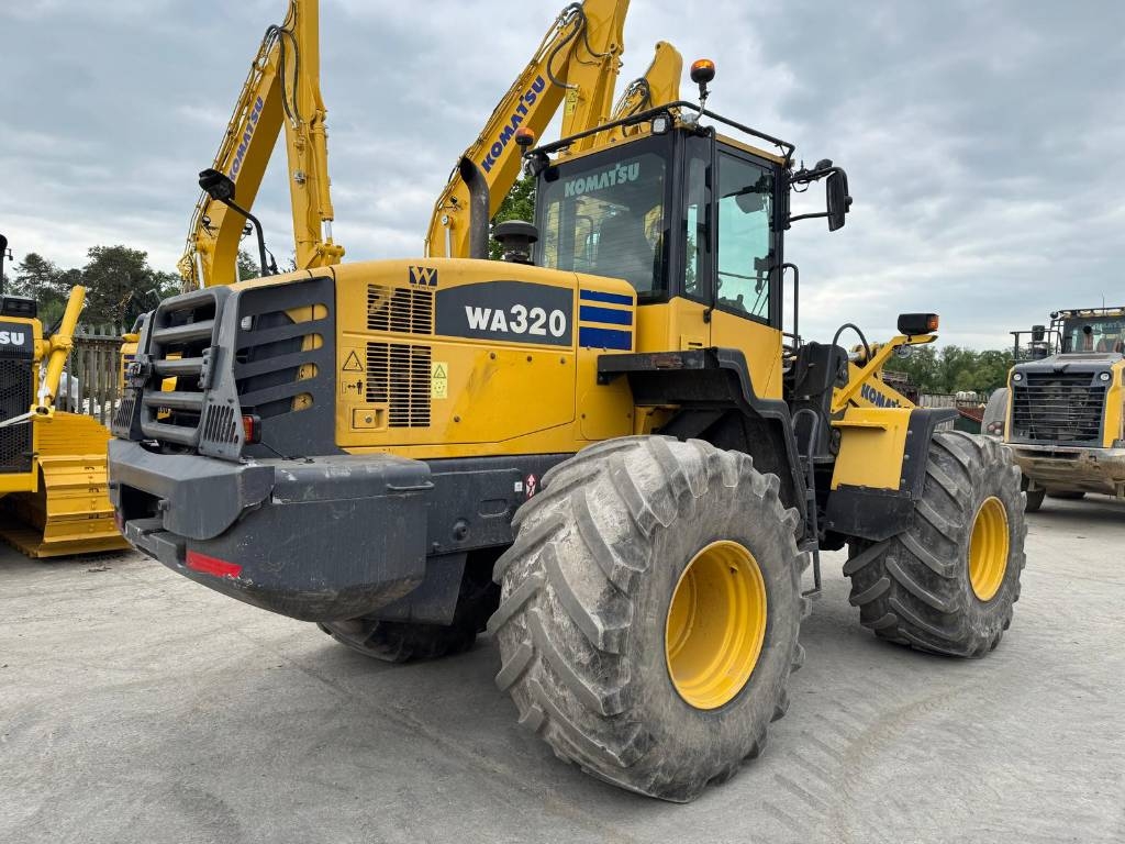 Komatsu WA320-5