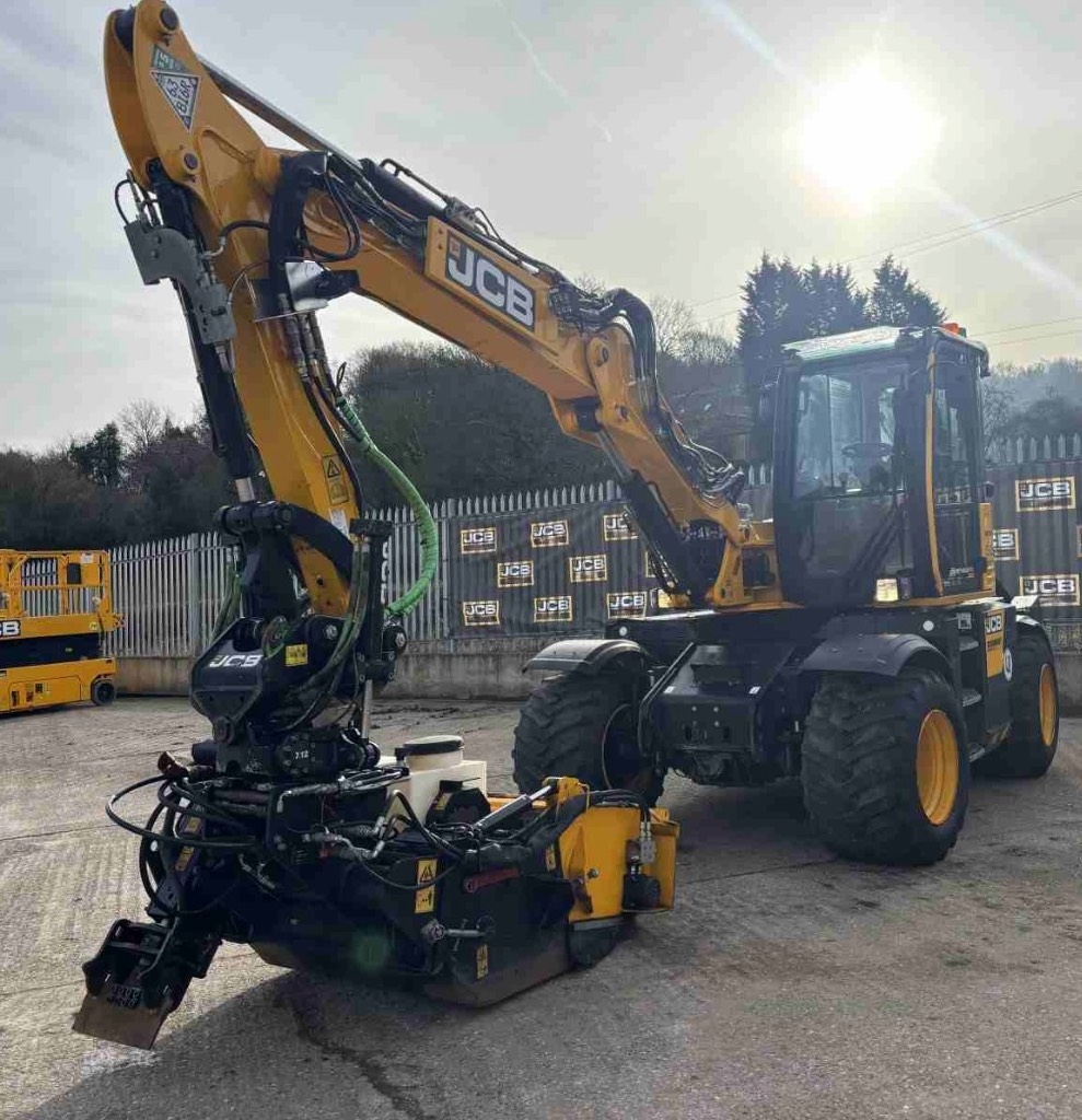 JCB 110W Pothole Pro Tab