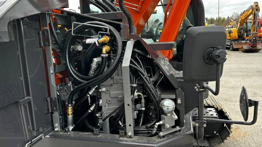 Hitachi ZX135 US-7B / Uusi ajamaton, StageV! - Crawler Excavators ...