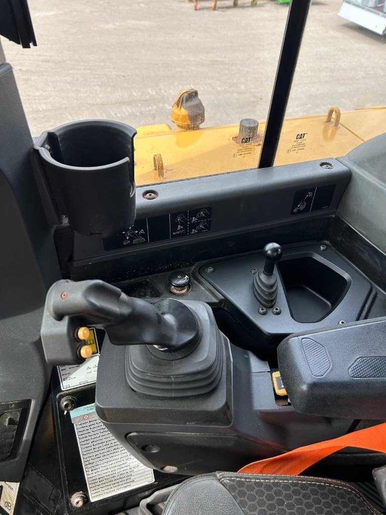 CAT D 6 XL (LOW HOURS - CE CERTIFIED)