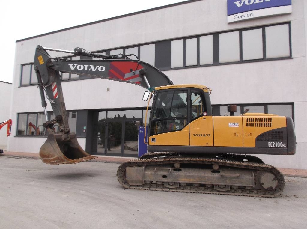 Экскаватор volvo 210